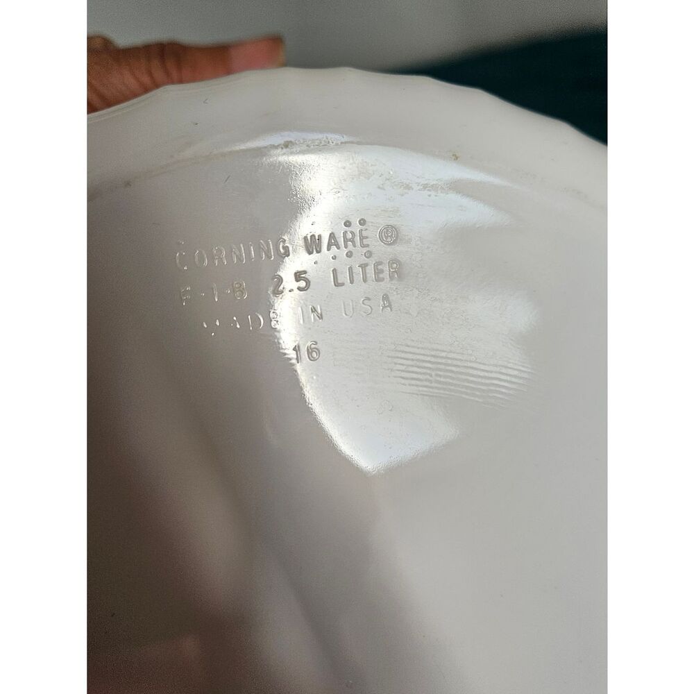 Corningware French White Ribbed Casserole with Clear Glass Lid 2.5 Liter - Picture 5 of 5